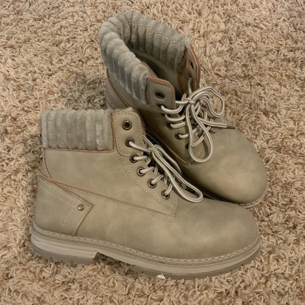 Dirty Laundry Boots Size 7